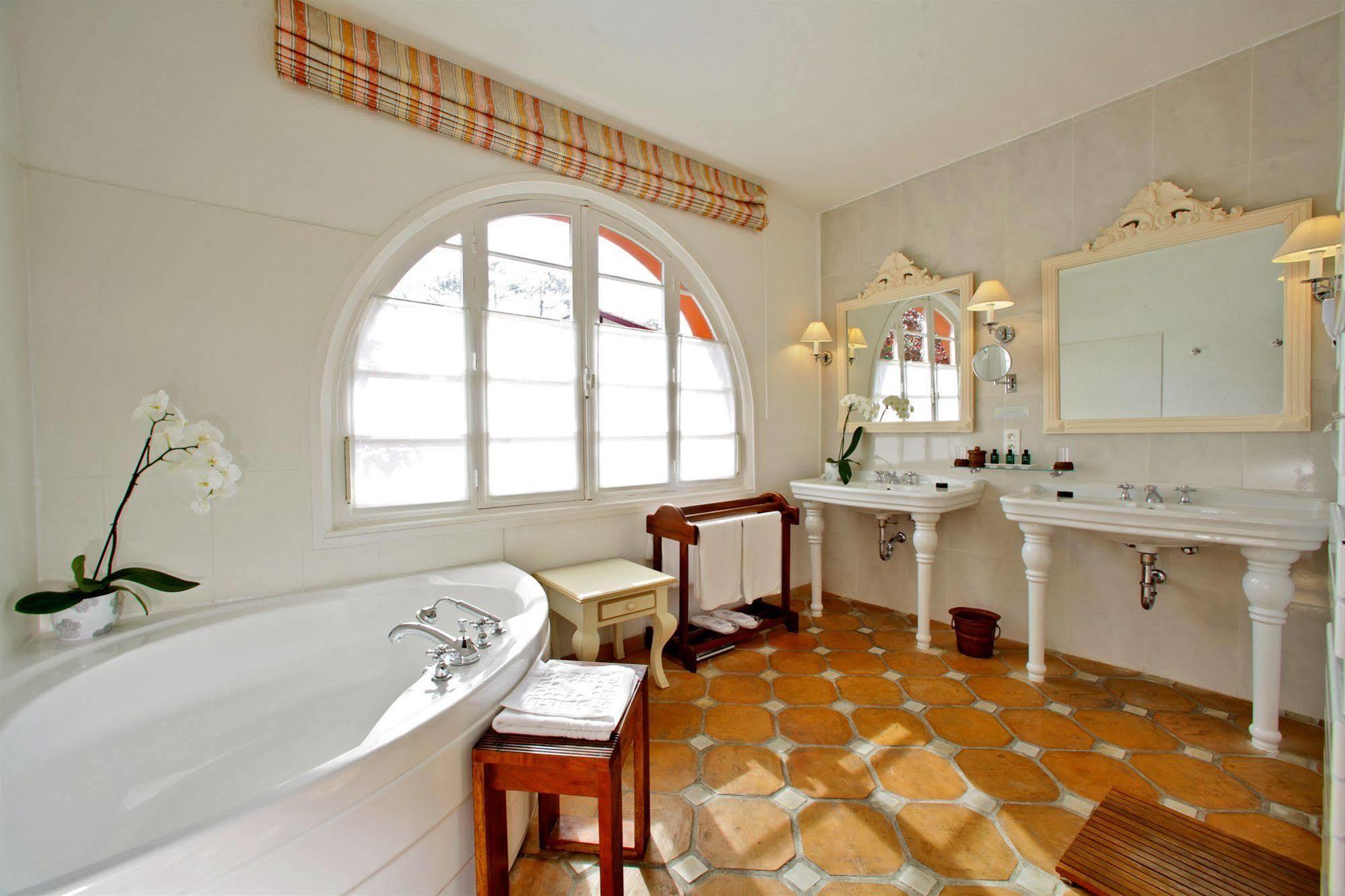 Hotel Les Hortensias Du Lac Soorts-Hossegor Kültér fotó